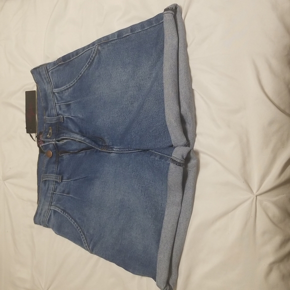 High waist jean shorts - Picture 2 of 3